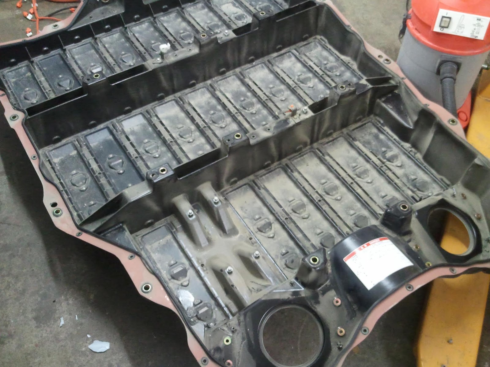 Battery trey with lots of dirt that can conduct electricity when wet.